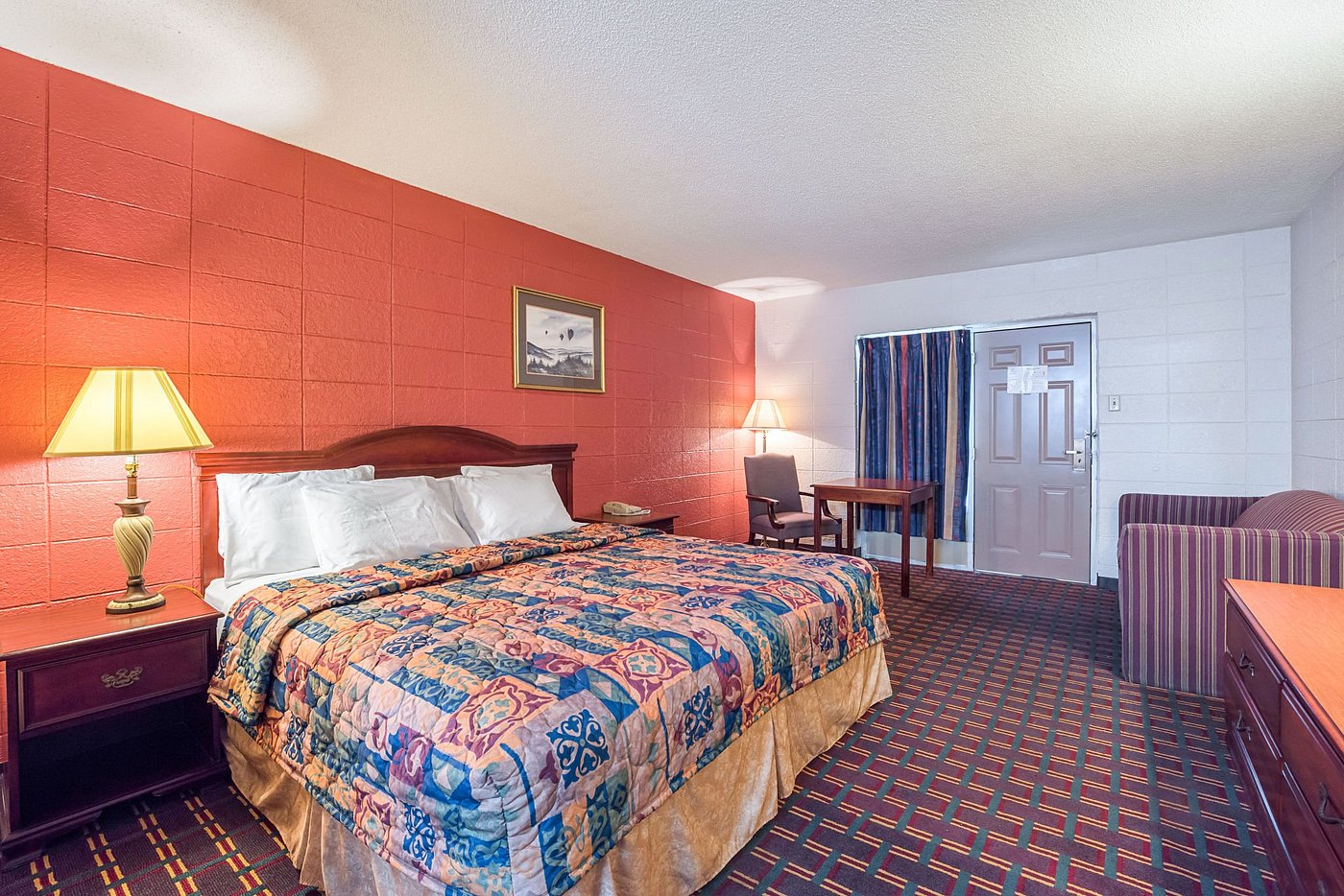 BEAR MOUNT INN & SUITES (Pigeon Forge, TN) - Opiniones y comparación de