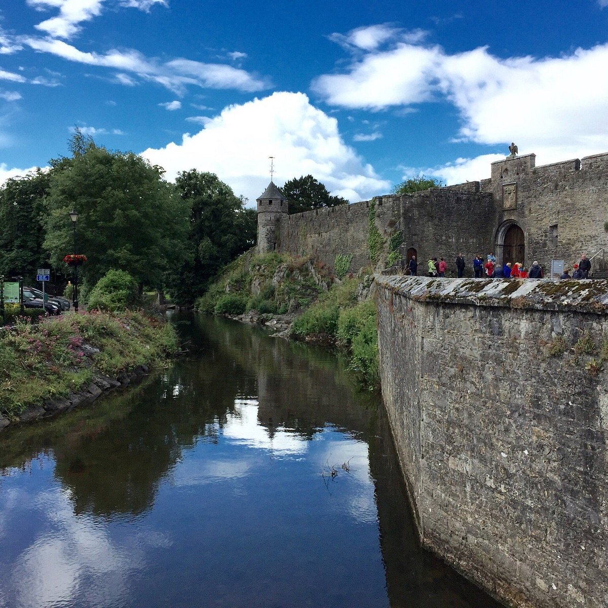 Замок провинция. Cahir Castle.