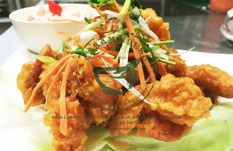 ASSAM HOUSE Salad Crispy Chicken.