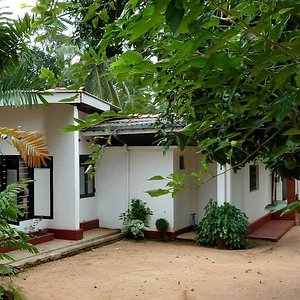 indrani-inn guesthouse entrance anuradhapura sri-lanka