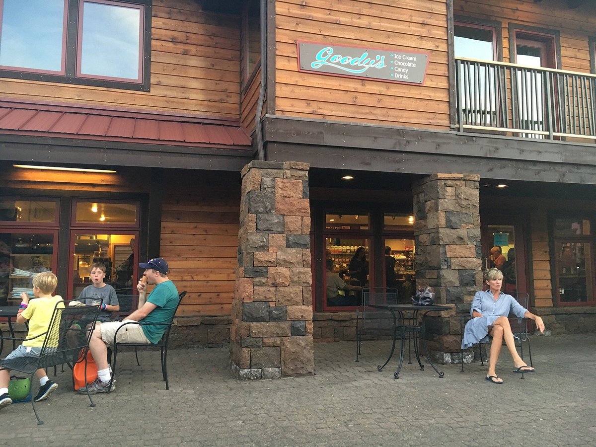 Sunriver's Best Dining Options to Beat the Summer Heat