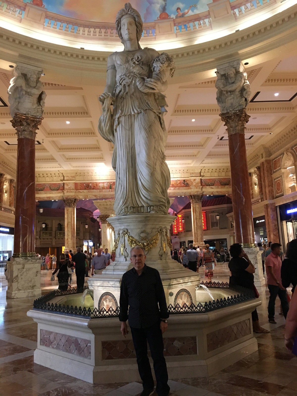 Rod Stewart at The Colosseum at Caesars Palace, Лас-Вегас: лучшие советы  перед посещением - Tripadvisor