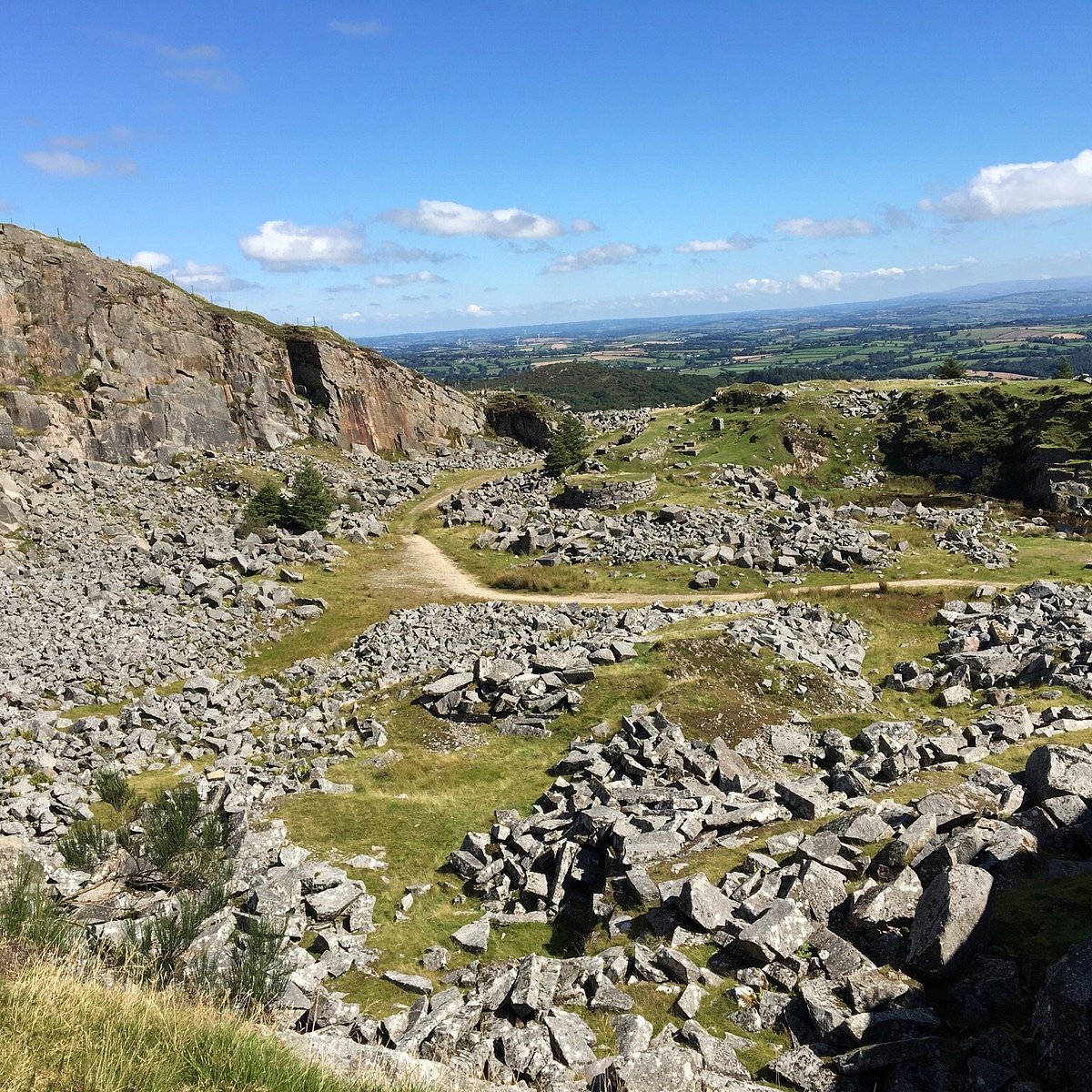 Goldiggins Quarry Routes for Walking and Hiking