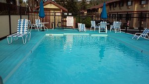 Coachman Inn in Bellingham, image may contain: Hotel, Resort, Pool, Water