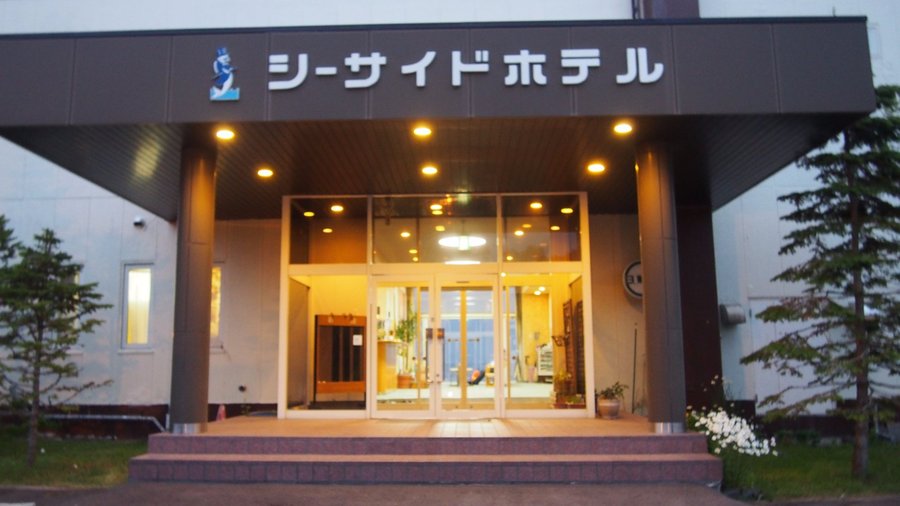ホテル玄関前