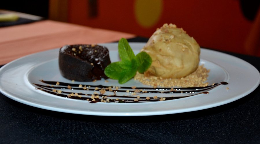 petit gateau com gelado