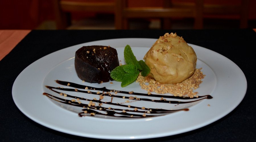 Petit gateau com gelado