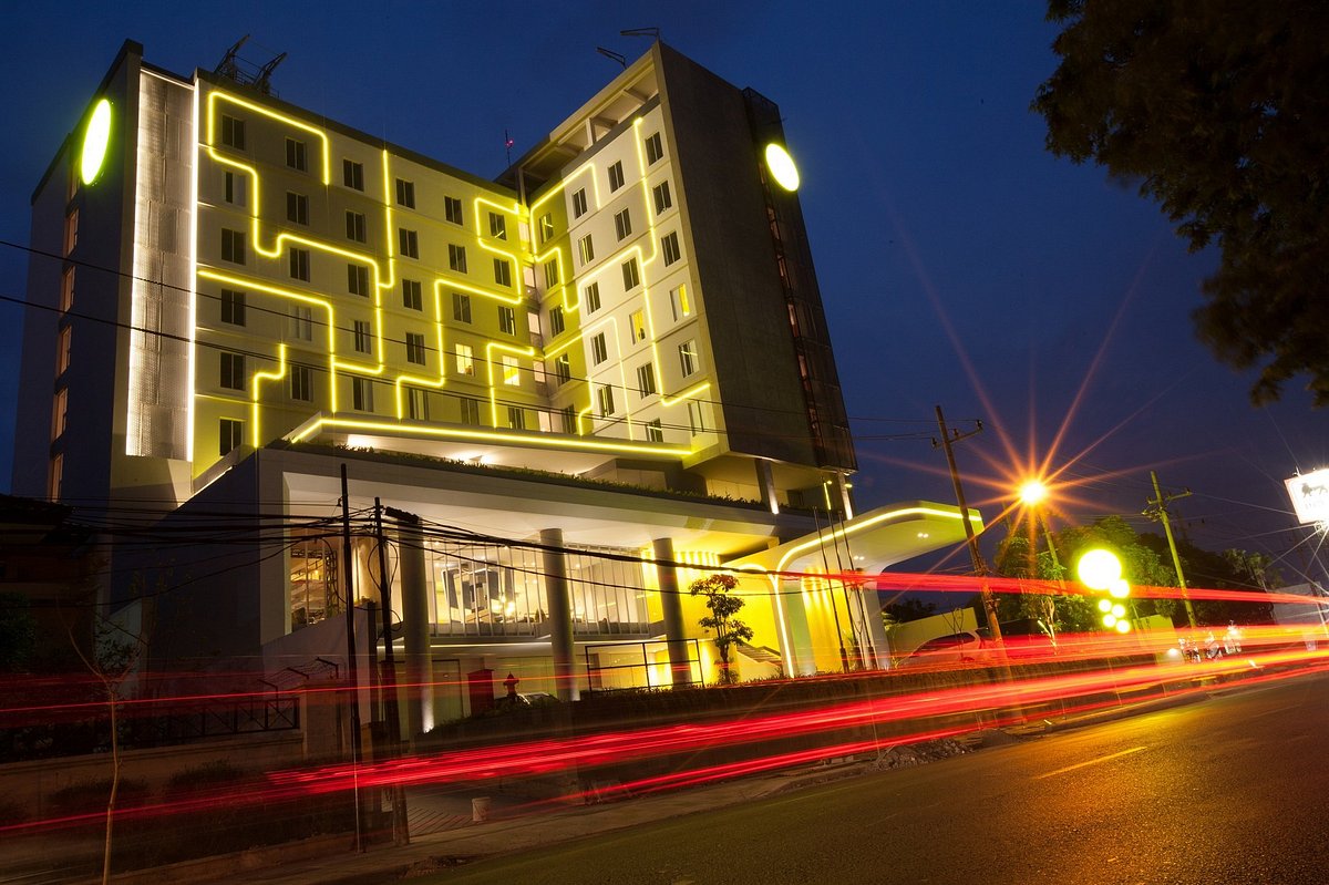 YELLO Hotel Jemursari, hotel di Surabaya