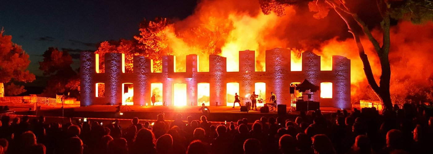 Spectacle Feu et Lumière au théâtre de verdure du Château de Montendre 14.07.2016