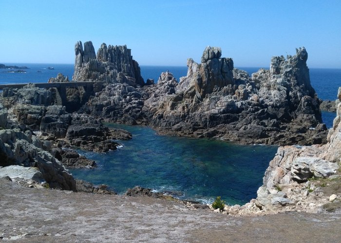 Au pied du phare de Creac'h à Ouesant