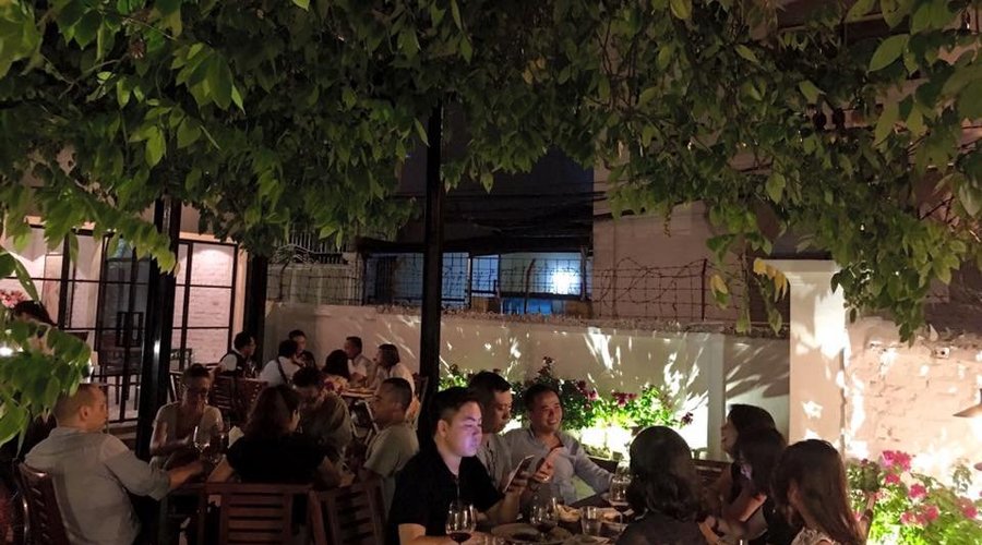 An evening on the terrasse