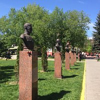 Бюсты Героев