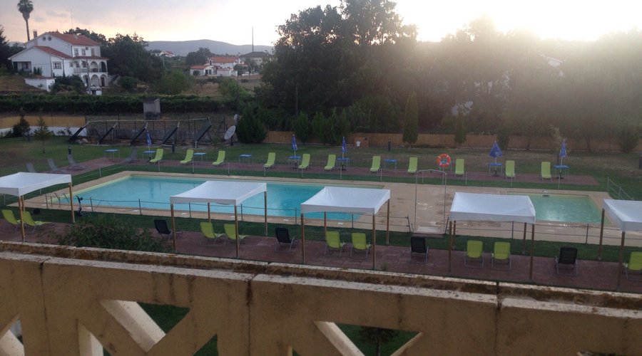 Área da piscina + quarto