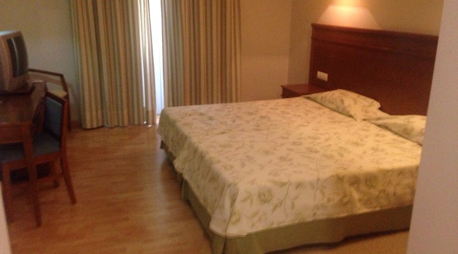 Área da piscina + quarto