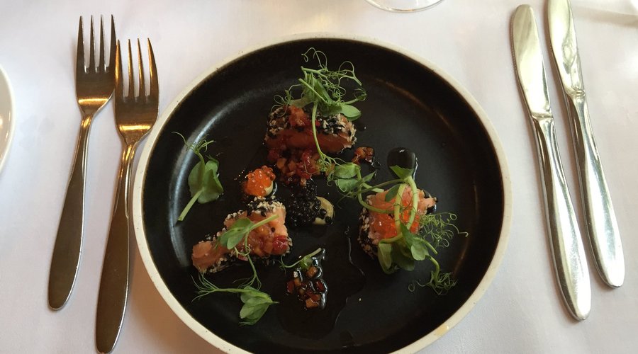 Voorgerecht zalm met sesam