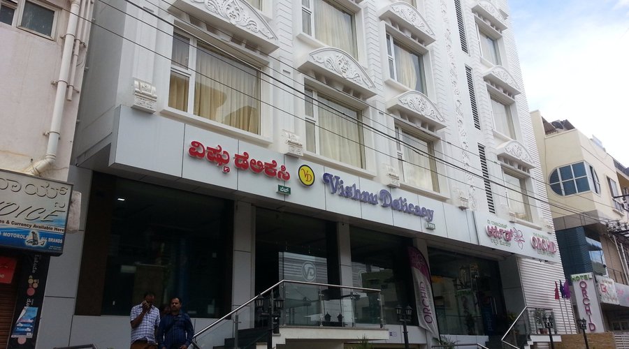 The entrance to the hotel