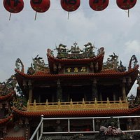 宮廟前照片
