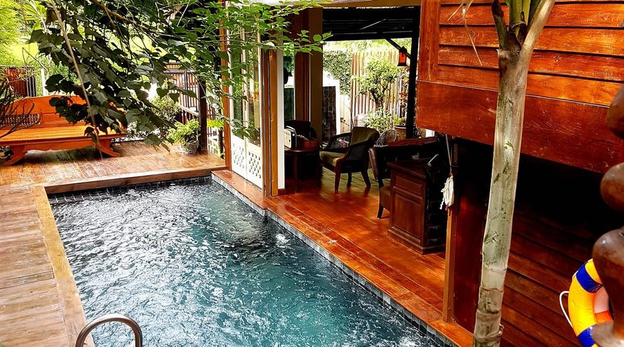 swimming pool