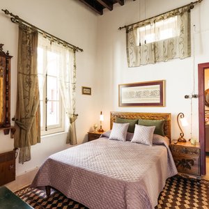 Red Rose Room