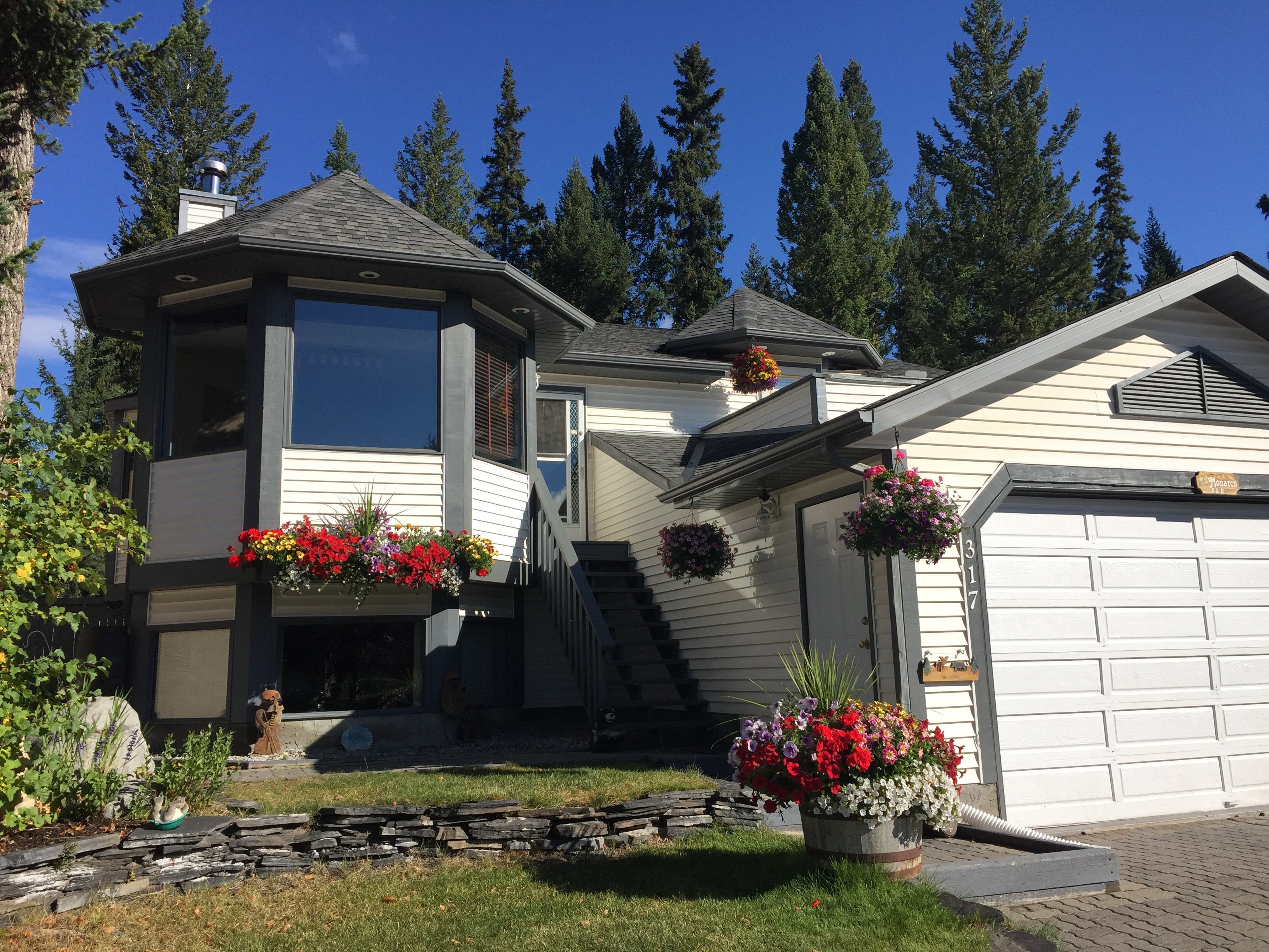 MONARCH BED & BREAKFAST - Prices & B&B Reviews (Canmore, Alberta)