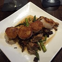 Pan seared scallops at Hound's Tale