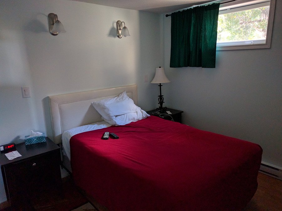 Emerald Isle Motel and Resort - Reviews & Photos (Killarney, Manitoba