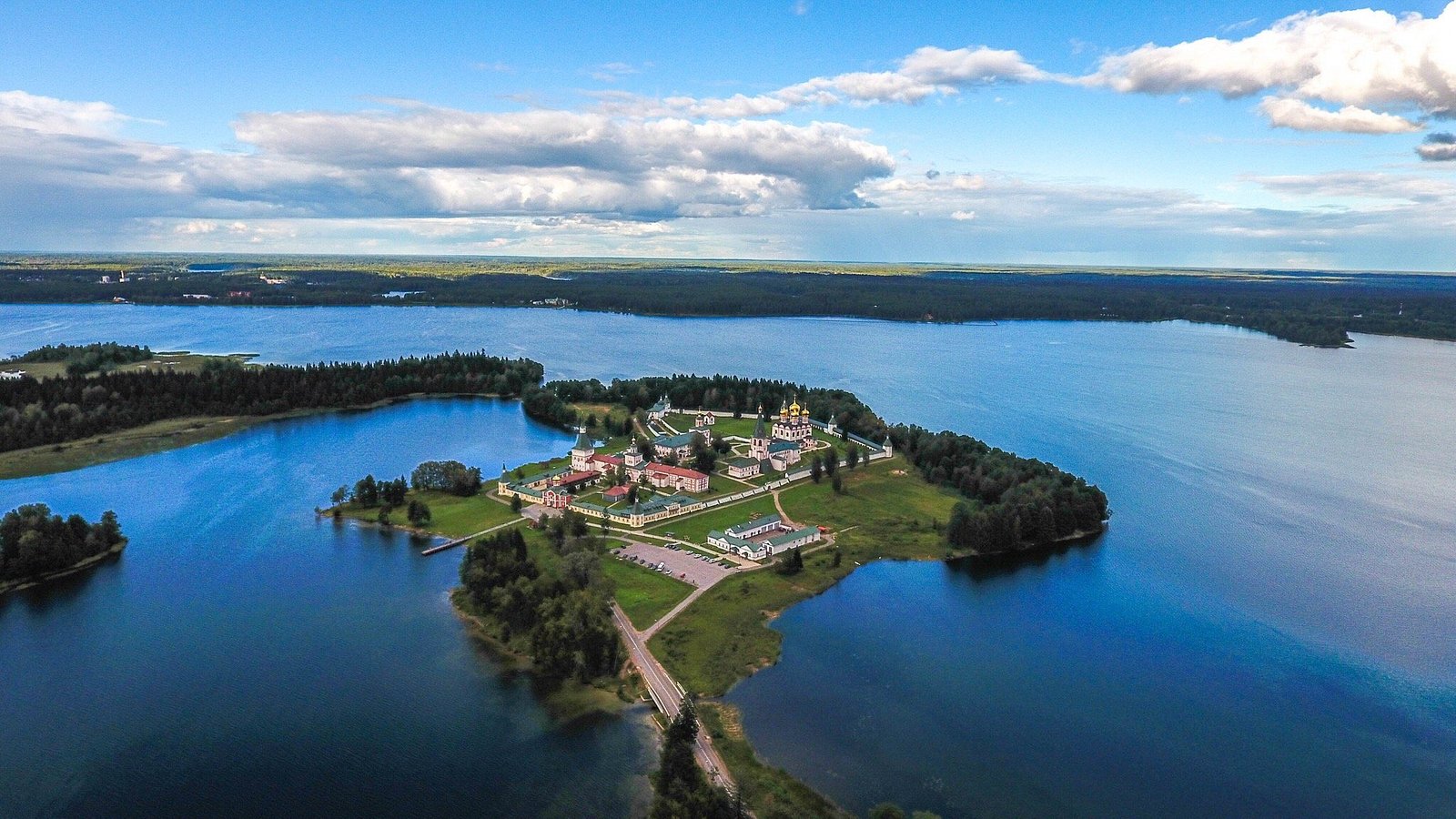 Валдай новгородская область. Валдай Нижегородская область. Валдай достопримечательности. Сельвицкий остров. Валдай что посмотреть фото.