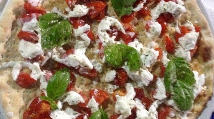 Pizza con stracciatella e pomodorini... eccezionale!