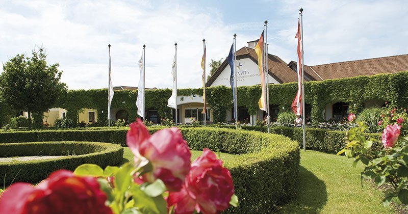 Hotelfront Ansicht Sommer