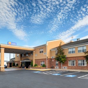 WELCOME TO COMFORT INN & SUITES!