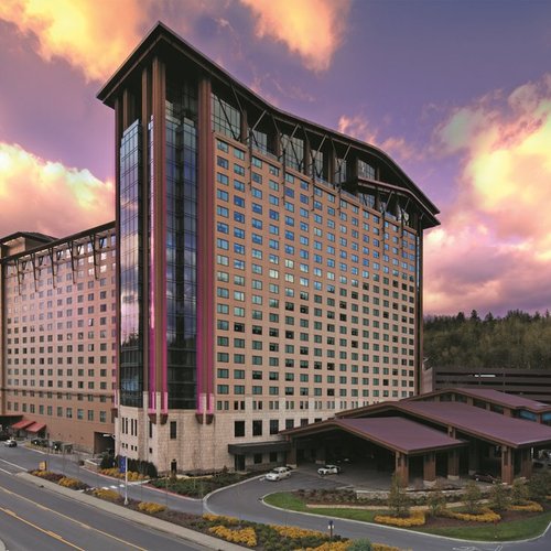 hotels near harrahs cherokee casino
