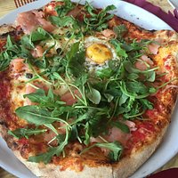 La especialidad de la casa son las pizzas que son increíblemente buenas pero os recomiendo tambi