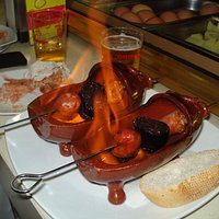Tapa Infierno; consta de un choricillo, un trocito de morcilla y chistorra.