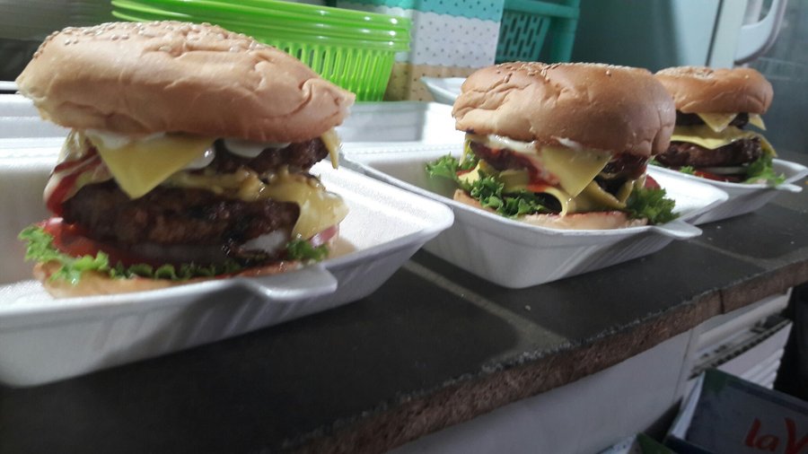 Wellcome MAD COW BURGER.