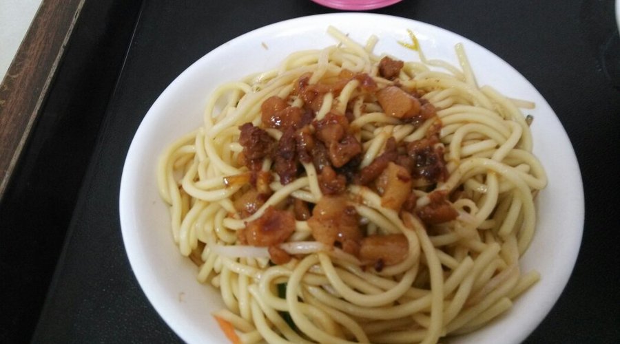 今天的炒麵和丸子湯