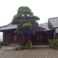 静かな境内