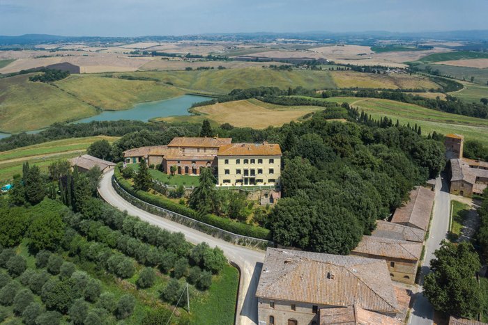 VILLA E FATTORIA DI RADI SIENA - Prices & Condominium Reviews (Italy)