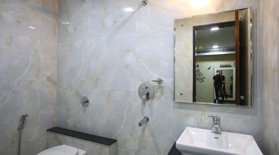 Deluxe Bathroom