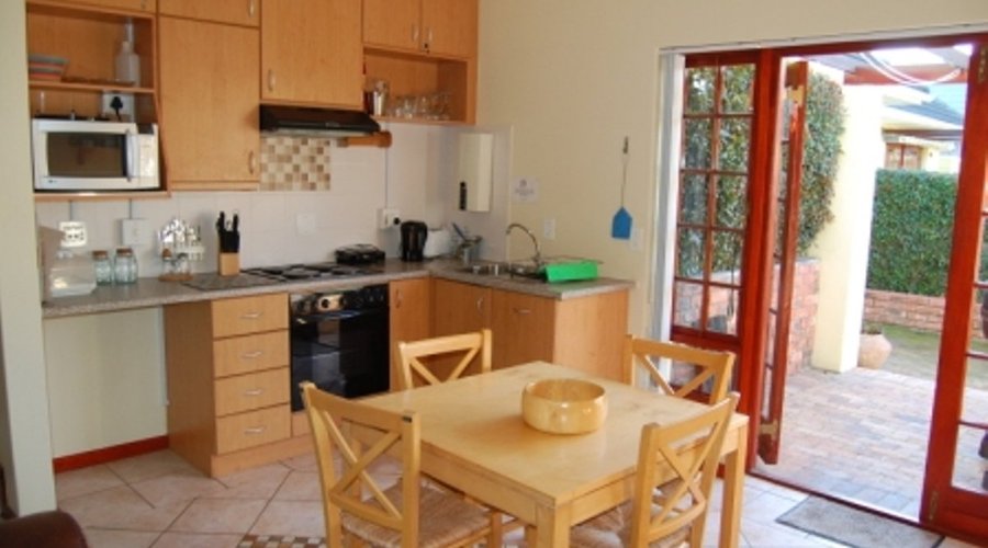 QUEEN SUITE KITCHEN
