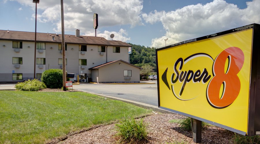 Super8 Exterior