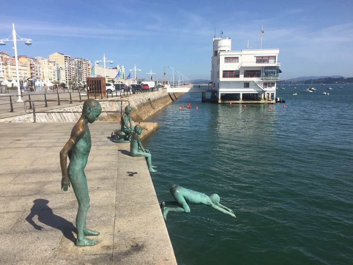 Monumento a Los Raqueros in Santander City Centre - Tours and