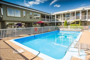 Pool & Beach