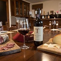 La nostra vendita diretta e le degustazioni dei nostri vini vi sorprenderanno!