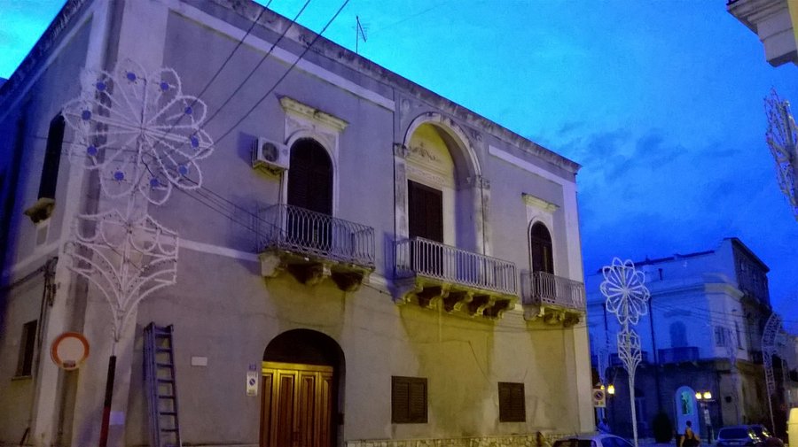 Centro di Pulsano allestimento addobbi festa del Patrono