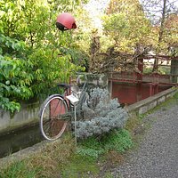 Installazione artistica sulla ciclabile