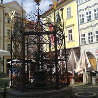 Male Namesti fountain, Прага, Чехия