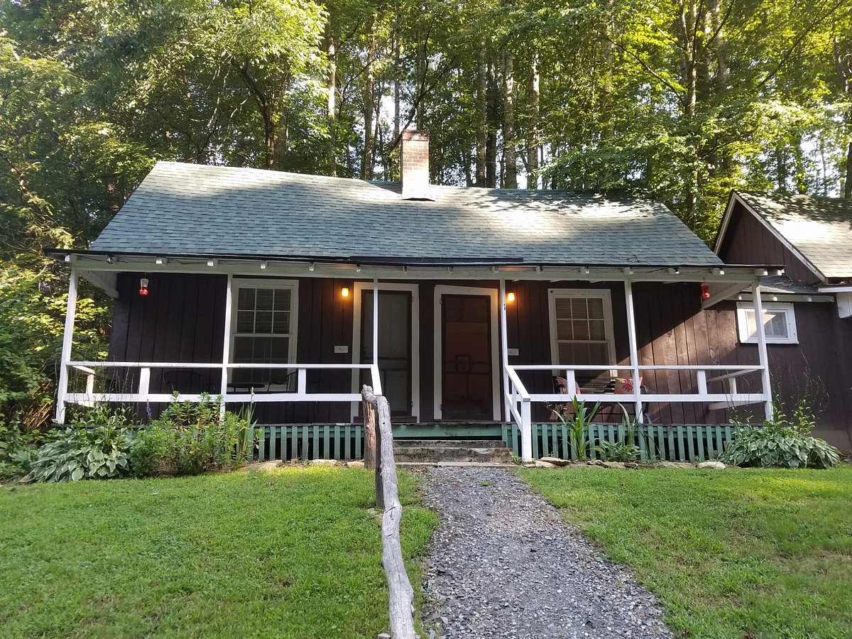 Fishin cabin just about wrapped up. Love me some real framing. :  r/Construction