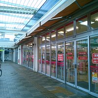 100円ショップもある
