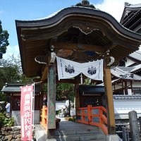 山門の前にある極楽橋