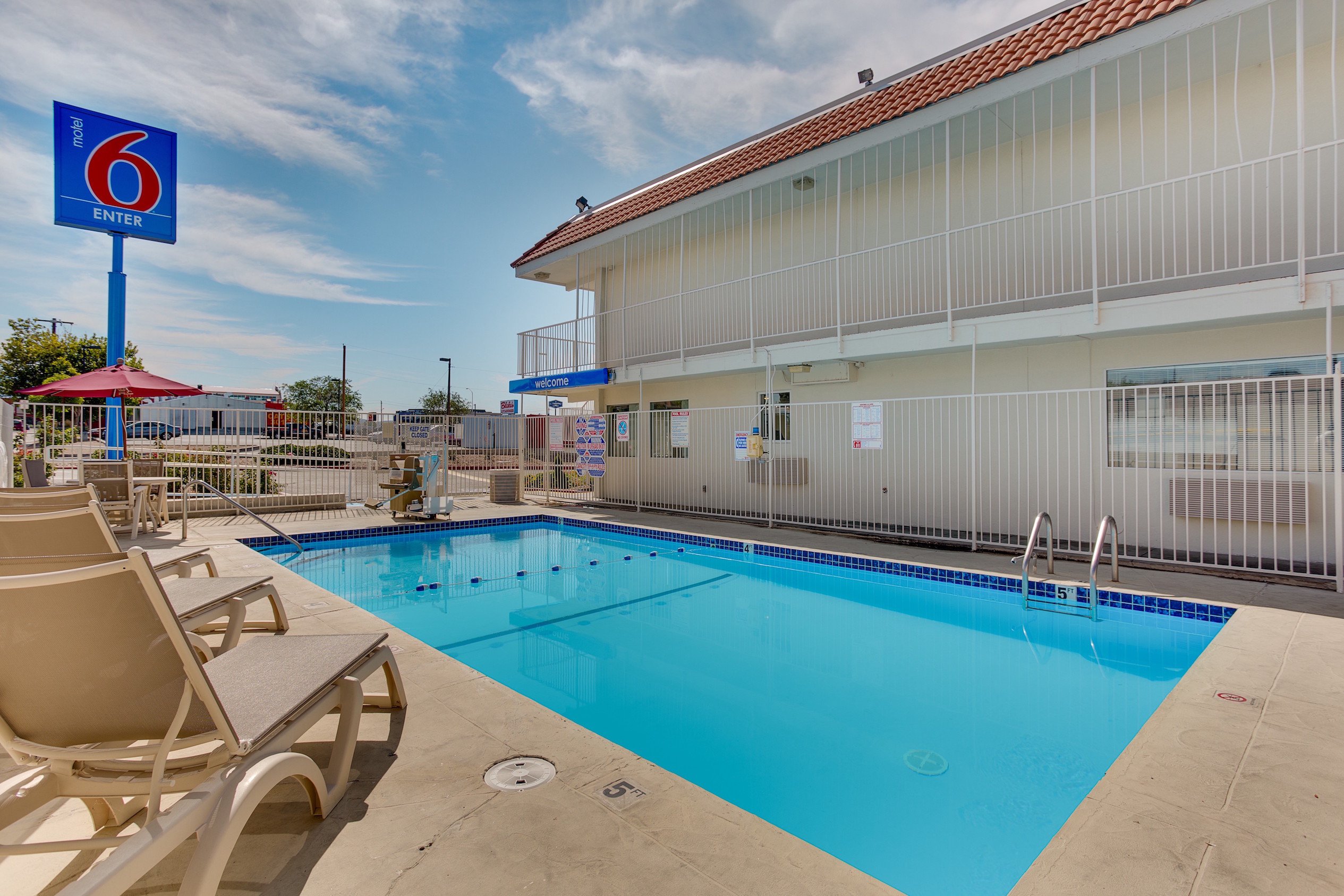 MOTEL 6 ALBUQUERQUE CARLISLE Prices Reviews NM   Pool 